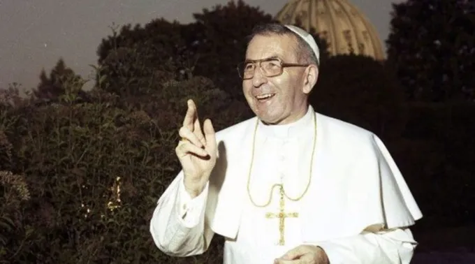 O beato papa João Paulo I nos jardins do Vaticano ?? 