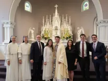 A família Smith na casa-mãe das irmãs dominicanas de Nashville, Tennesee, EUA, na solenidade da Assunção de Nossa Senhora, em 15 de agosto de 2024.