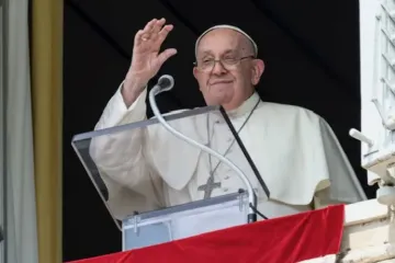 Papa Francisco em oração do Ângelus ontem  na praça de São Pedro