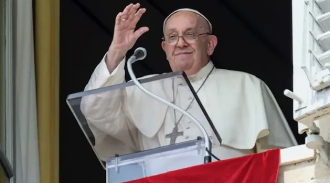 Papa Francisco em oração do Ângelus ontem  na praça de São Pedro ?? 