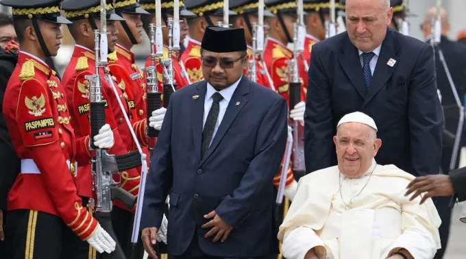 Papa Francisco chega hoje ao aeroporto internacional Soekarno-Hatta ?? 