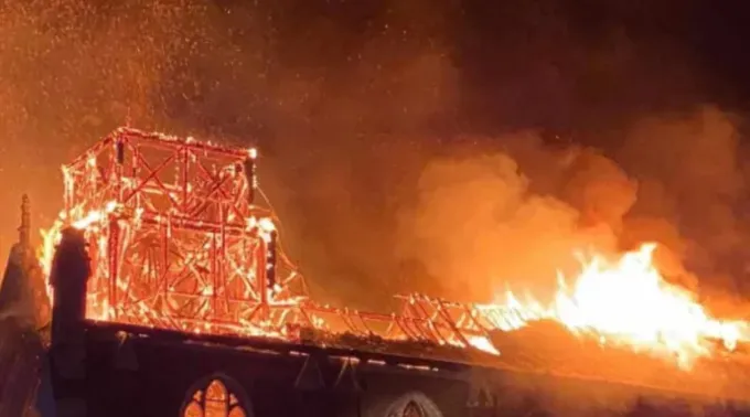 A igreja da Imaculada Conceição em Saint-Omer pega fogo ?? 