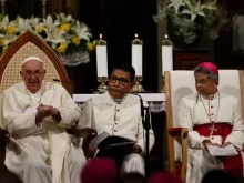 Papa Francisco hoje (4) na catedral de Nossa Senhora da Assunção em Jacarta, Indonésia, em discurso a bispos, sacerdotes, religiosos, seminaristas e catequistas.