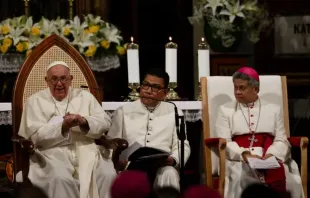 Papa Francisco hoje (4) na catedral de Nossa Senhora da Assunção em Jacarta, Indonésia, em discurso a bispos, sacerdotes, religiosos, seminaristas e catequistas.