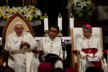 Papa Francisco na catedral de Nossa Senhora da Assunção em Jacarta