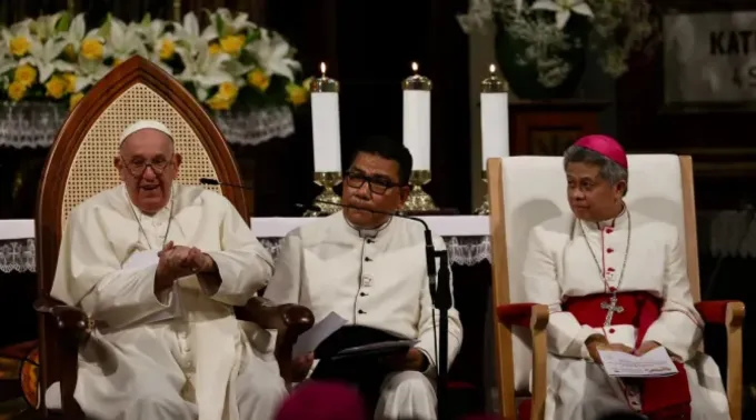 Papa Francisco na catedral de Nossa Senhora da Assunção em Jacarta ?? 