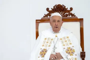 Papa Francisco celebra missa no Estádio Gelora Bung Karno em Jacarta,