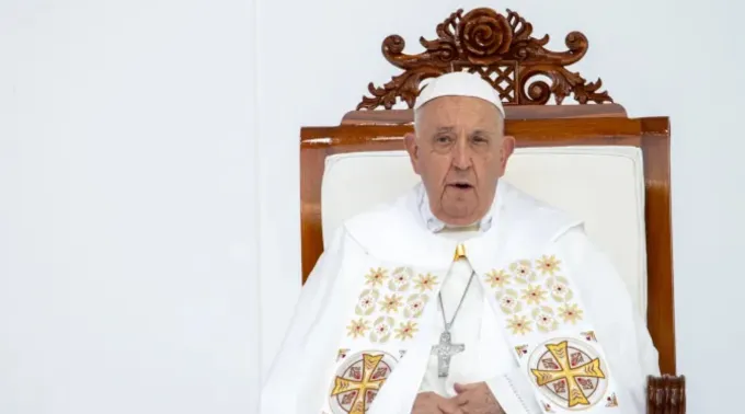 Papa Francisco celebra missa no Estádio Gelora Bung Karno em Jacarta, ?? 