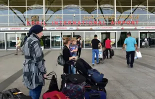 Entrada do Aeroporto Internacional de Erbil em Erbil, Iraque.