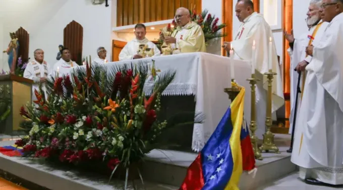 Dom Baltazar cardeal Porras celebra missa hoje em Quito ?? 