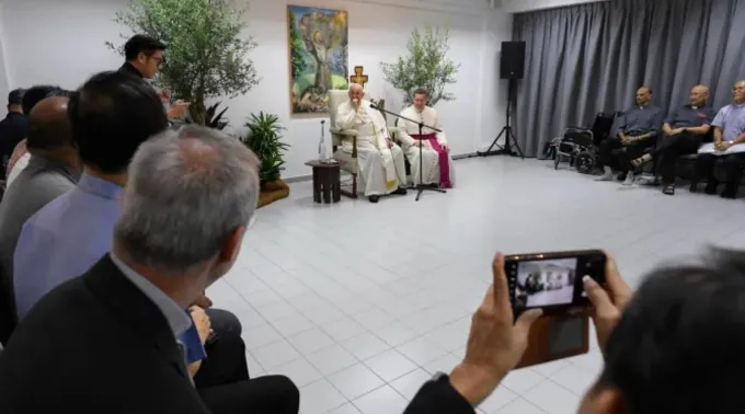 Encontro privado do papa com jesuítas em Singapura ?? 