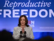 Kamala Harris fala sobre lei que proíbe o aborto na Flórida até seis semanas de gestação em Jacksonville, Flórida, EUA, em 1 de maio de 2024.