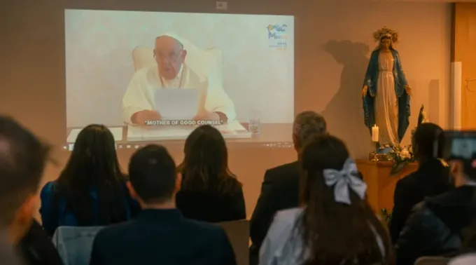 Papa Francisco fala a jovens reunidos em Tirana ?? 