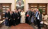 Papa Francisco hoje (19) com o grupo “Pasqua Together 2025” no Vaticano.