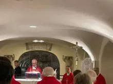 Cardenal Fisichella celebra missa no encontro dos Círculos de Discípulos de Bento XVI.