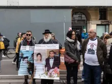 Familiares de vítimas da máfia participam de manifestação organizada pela Libera por ocasião do Dia Nacional de Memória e Compromisso com a Lembrança das Vítimas da Máfia, em 21 de março de 2023, em Milão, Itália.