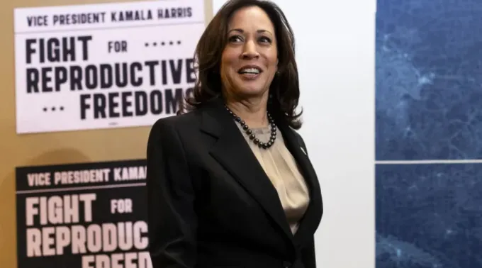 Kamala Harris visita clínica de aborto ?? 