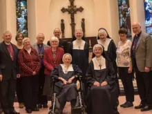 Os grupos religiosos que desafiam o mandato de aborto de Nova York incluem um grupo de irmãs carmelitas, a associação Catholic Charities e a Irmandade de Santa Maria, ordem monástica episcopal anglicana (retratada aqui). |