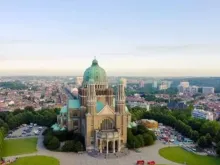 Basílica Nacional do Sagrado Coração na colina Koekelberg, Bruxelas, Bélgica.