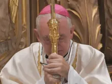 O bispo de Barbastro, Espanha, dom Ángel Javier Pérez Pueyo, em celebração em Torreciudad, Espanha.