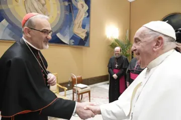 Papa com cardeal Pizzaballa no Vaticano