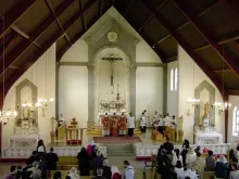 Missa solene é celebrada na paróquia de São Clemente em Ottawa, Canadá. A paróquia é confiada à Fraternidade Sacerdotal de São Pedro (FSSP).