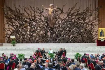 Papa Francisco e outros delegados participam da segunda sessão da 16ª assembleia geral ordinária