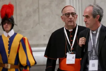 O arcebispo de Barcelona chega ao Vaticano