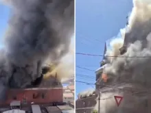 Igreja histórica de Santo Antônio de Pádua em Iquique, Chile, envolta em chamas.