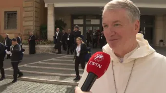 O arcebispo de Sydney, Austrália, dom Anthony Fisher, fala ontem (15) à EWTN News em Roma.