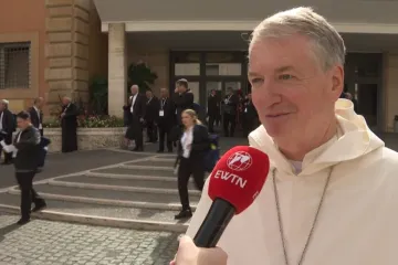 Dom Anthony Fisher fala à EWTN News em Roma