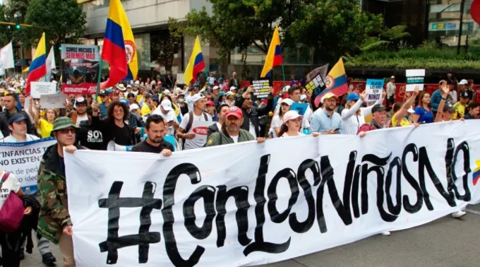 Milhares de colombianos participaram de marcha contra 