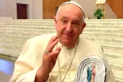 Papa Francisco com a imagem de Nossa Senhora da Amazônia abençoando a comunidade de Manaus e as demais comunidades da Igreja da Amazônia.