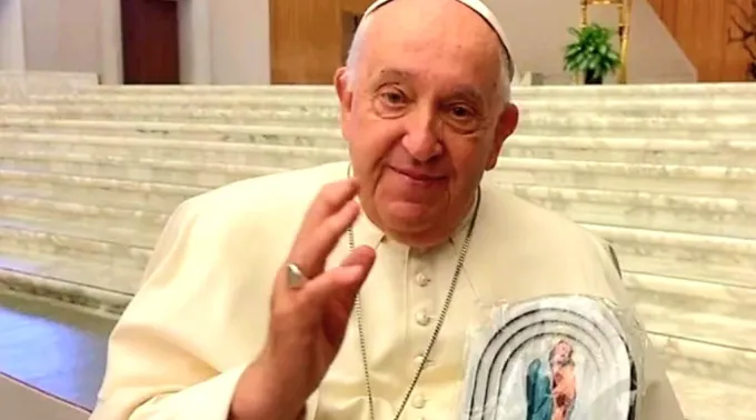 Papa Francisco com a imagem de Nossa Senhora da Amazônia ?? 