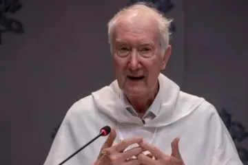 Padre Timothy Radcliffe fala em reunião sinodal no Vaticano