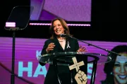 Kamala Harris  discursa  na Igreja Batista Missionária New Birth em Stonecrest, Geórgia, EUA, em 20 de outubro de 2024.