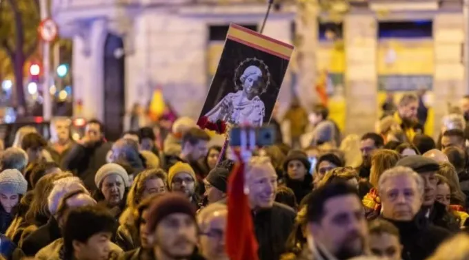 Multidão reza o rosário em Madri na solenidade da Imaculada Conceição ?? 