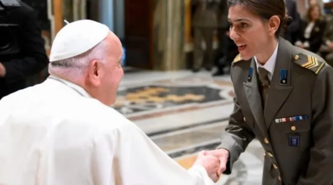 Papa Francisco em audiência com militares italianos no Vaticano ?? 