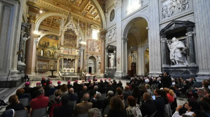 Papa Francisco fala na basílica de São João de Latrão ?? 