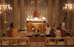 Oração Confiteor em uma missa tradicional em latim.