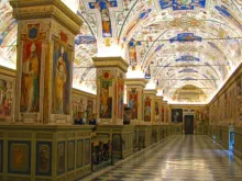 A Sala Sistina da biblioteca da Santa Sé, atualmente localizada na Cidade do Vaticano, é uma das bibliotecas mais antigas do mundo.