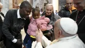 Os pobres “continuam a esperar” que a Igreja e os governos tomem medidas, diz papa Francisco