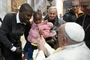 O papa Francisco pediu ontem (17) que a Igreja renove o compromisso de “estar perto dos que sofrem” através de obras de caridade espirituais e materiais, ao receber milhares de peregrinos no Vaticano por ocasião do VIII Dia Mundial dos Pobres.