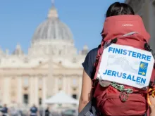 Peregrina espanhola Carlota Valenzuela passa por Roma em peregrinação a Jerusalém. Imagem referencial.