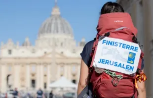 Peregrina espanhola Carlota Valenzuela passa por Roma em peregrinação a Jerusalém. Imagem referencial.