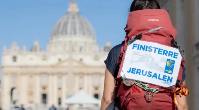 Peregrina espanhola Carlota Valenzuela passa por Roma em peregrinação a Jerusalém ?? 