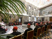 Papa Francisco em audiência ontem (21) no Vaticano com membros do dicastério para a Cultura e a Educação da Santa Sé.