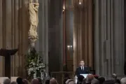 O presidente da França, Emmanuel Macron, discursa em cerimônia de reabertura da catedral de Notre Dame de Paris no último sábado (7).