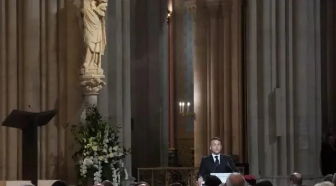 Emmanuel Macron discursa em cerimônia de reabertura de Notre Dame ?? 