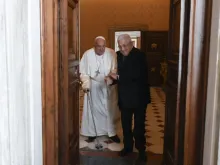 Papa Francisco recebe hoje (12) no Vaticano o líder palestino, Mahmoud Abbas, para conversar sobre a crise humanitária em Gaza e as perspectivas de paz na Terra Santa.